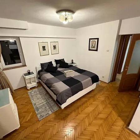 Unirii Tribunal * Boekarest