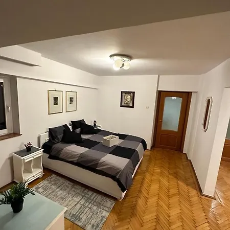 Unirii Tribunal * Boekarest